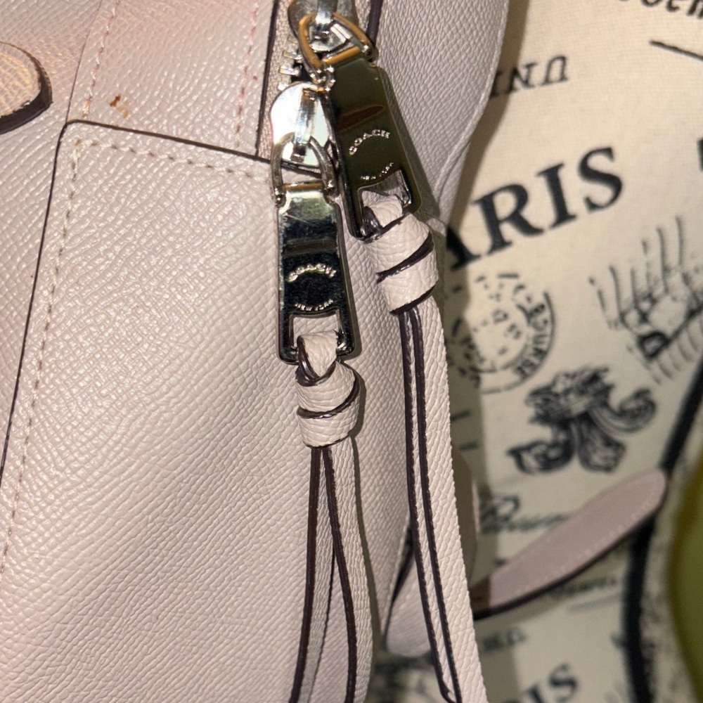 💐Coach Jordyn Backpack In Chalk With Gold Hardware💐 - Picture 5 of 15